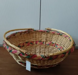 Cesto in vimini decorato