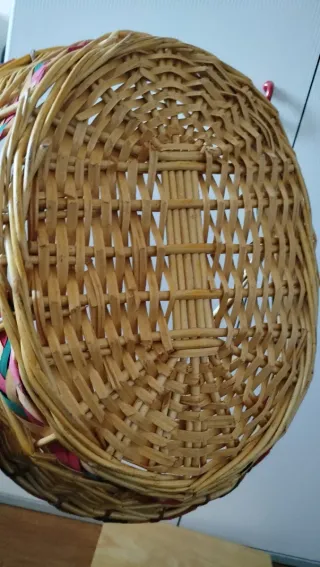 Cesto in vimini decorato