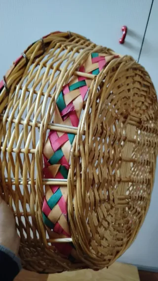 Cesto in vimini decorato