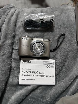 Cámara Nikon Coolpix L31 Plata