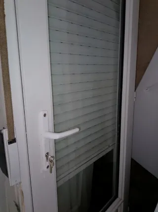 Balconera PVC cerradura con  llave abatible 87,23