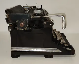 Máquina de escribir Underwood antigua funcionado