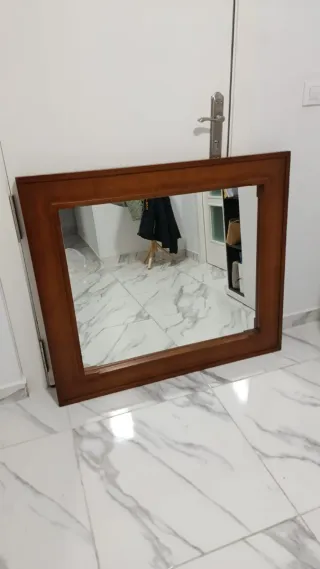 Cuadro con espejo de madera y cristal