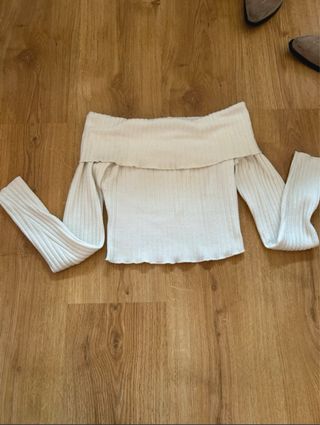 Top blanco sin hombros manga larga