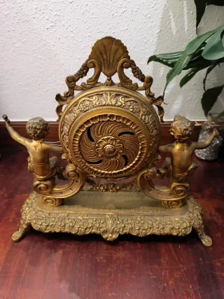 Reloj de sobremesa antiguo de bronce