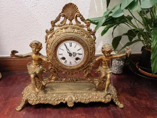 Reloj de sobremesa antiguo de bronce