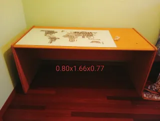 Mesa de estudio/oficina grande con mapa mundial