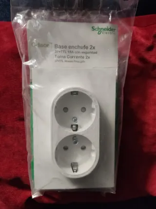 Enchufe Doble Schneider gama odace
