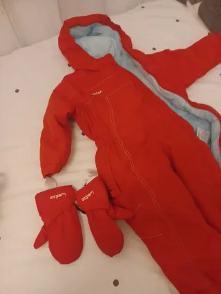 Mono de nieve rojo 2 años + manoplas