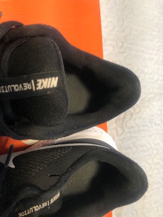 Zapatillas Nike Negras y Blancas Poco Uso, unisex