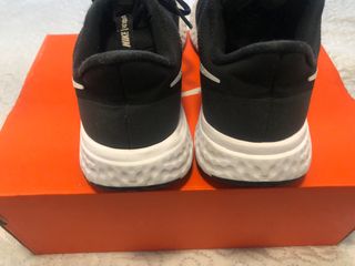 Zapatillas Nike Negras y Blancas Poco Uso, unisex