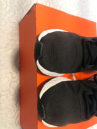 Zapatillas Nike Negras y Blancas Poco Uso, unisex