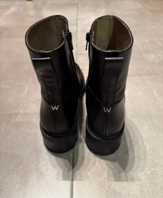 Botines negros de cuero