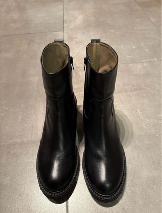 Botines negros de cuero