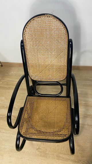 Mecedora de mimbre y bambú