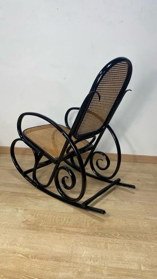 Mecedora de mimbre y bambú
