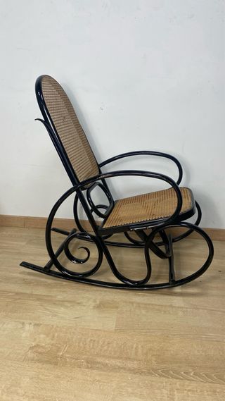 Mecedora de mimbre y bambú