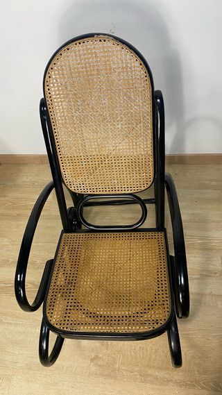 Mecedora de mimbre y bambú