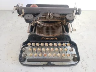 Máquina de escribir antigua Corona