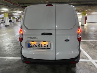 Alquiler Ford Transit Courier