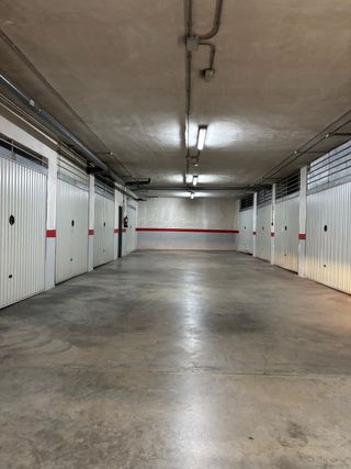 Plaza de garaje Grande.