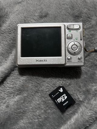 Cámara Digital Xacti Plata