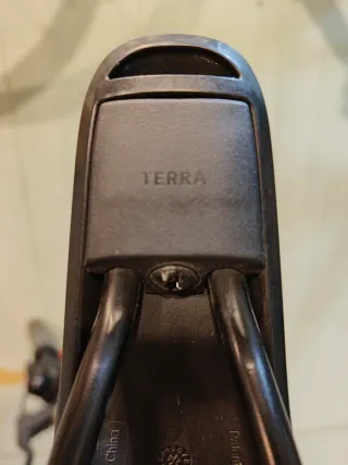 Sillín Fizik Terra Negro con dos salidas