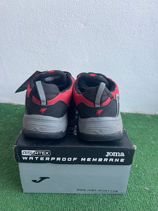 Zapatillas Joma Trail Impermeables Rojas y Negras
