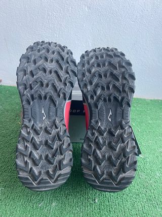 Zapatillas Joma Trail Impermeables Rojas y Negras