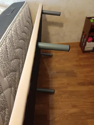 Base tapizada 90x190cm con patas