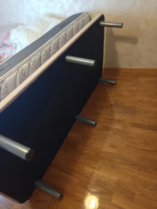 Base tapizada 90x190cm con patas