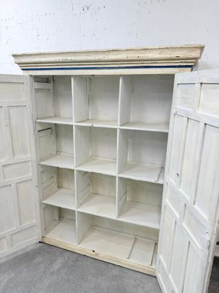 Gran armario alacena  con compartimentos.