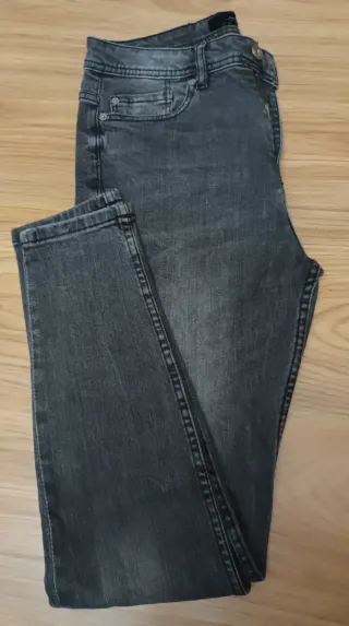 Pantalón vaquero chico gris