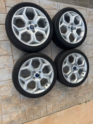 Llantas Ford 205/45/ZR17/88W