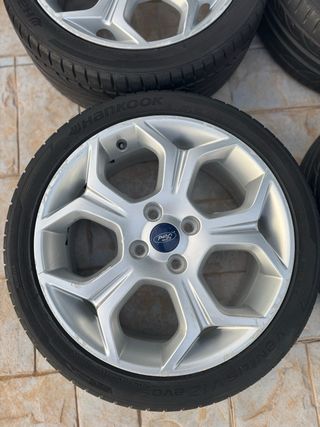 Llantas Ford 205/45/ZR17/88W
