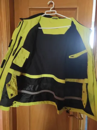 Chaqueta de esquí verde brillante