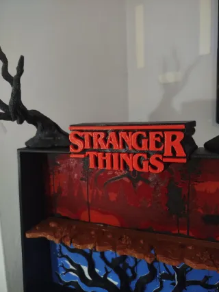 Espositore Kinder Joy Stranger Things Sottosopra