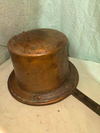 Olla antigua de cobre con mango