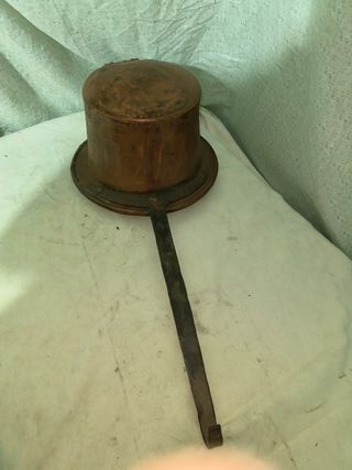Olla antigua de cobre con mango