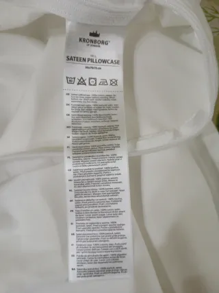 Funda de almohada de tela blanca