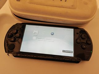 PSP 3004 Nero + 2 Giochi + Scheda 2GB