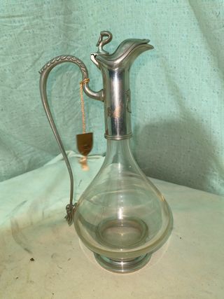 Jarra de cristal antigua con cisne