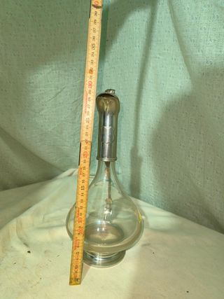 Jarra de cristal antigua con cisne