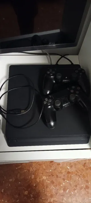 PlayStation 4 slim negra perfecto estado