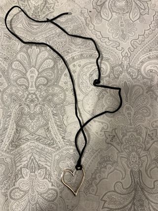 Collar con colgante de corazón plateado