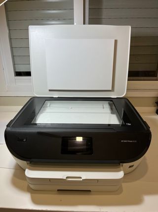 Impresora fotocopiadora blanca