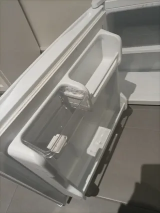 Mini nevera IKEA blanca