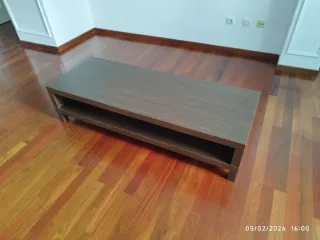 Mesa de centro de madera oscura