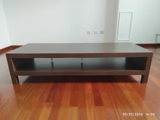 Mesa de centro de madera oscura