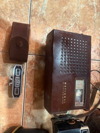 Lote antiguedades cámaras, radios y prismáticos